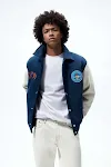Jaqueta de beisebol masculina com patches e costuras, estilo piloto. Ideal para um visual esportivo e autêntico. — foto 6