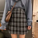 Plus Size dames rok met hoge taille en ruitpatroon. Een comfortabele en stijlvolle korte rok voor een trendy look. Ideaal voor dagelijks gebruik. — foto 21