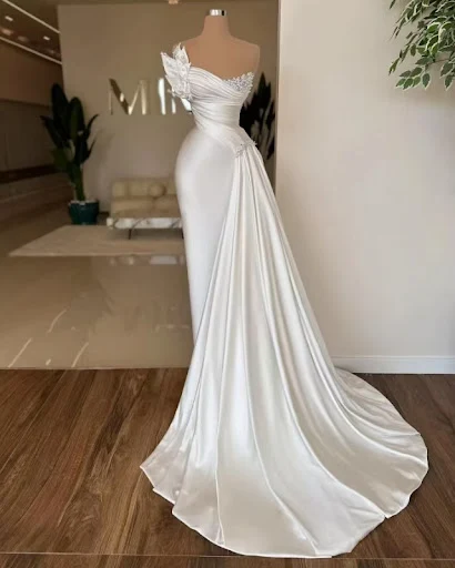 Title 4, Vestido de noiva branco gracioso de cetim, simp...