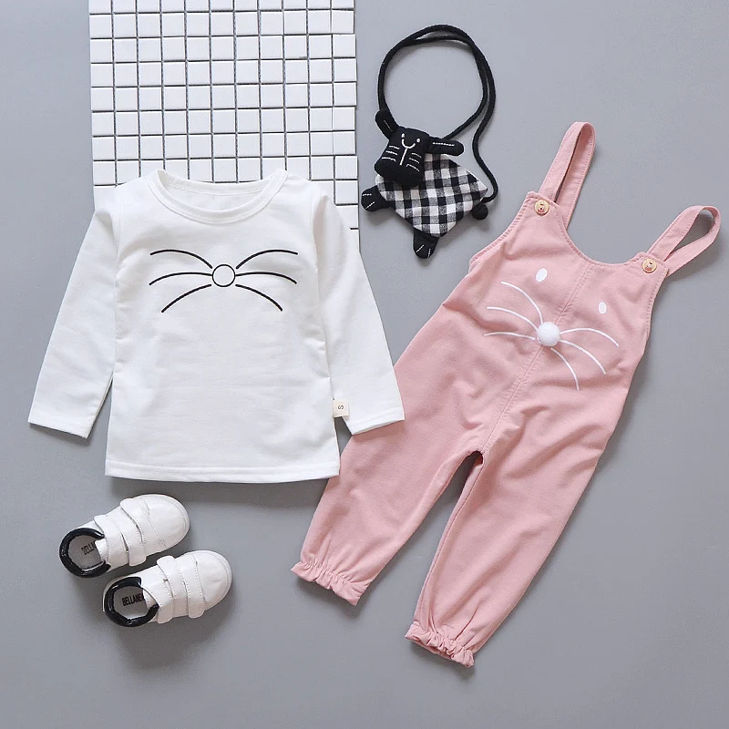 Conjunto infantil de duas peças com alças de desenho animado para 0-4 anos. Conforto e estilo para bebês e crianças pequenas explorarem e brincarem — foto 16