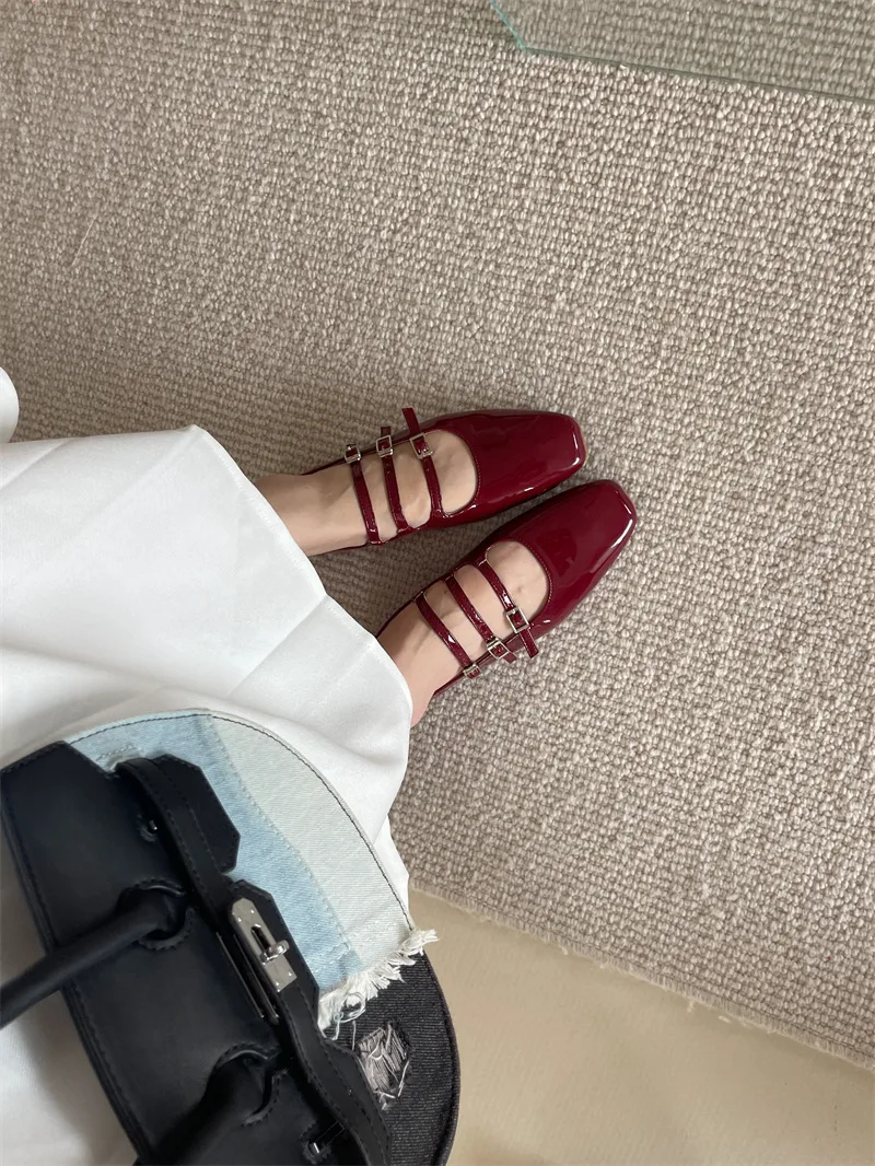 Title 7, Scarpe da donna basse con punta quadrata. Stile...