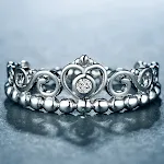 Anel feminino Simple Love Crown, joia linda com zircônia e banho de cobre prateado, perfeito para um toque de elegância e amor. — foto 4