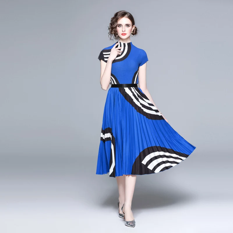 Title 3, Loose Short-sleeved Top High Waist Pleated Skir...