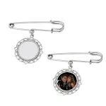 Broche de encaje impreso colgante de flor insignia metálica en blanco para graduación, pin elegante y personalizable — foto 1