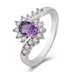Eenvoudige en elegante ring met ovale hoofdsteen. Perfect voor speciale gelegenheden of dagelijks gebruik. Een tijdloos accessoire. — foto 15