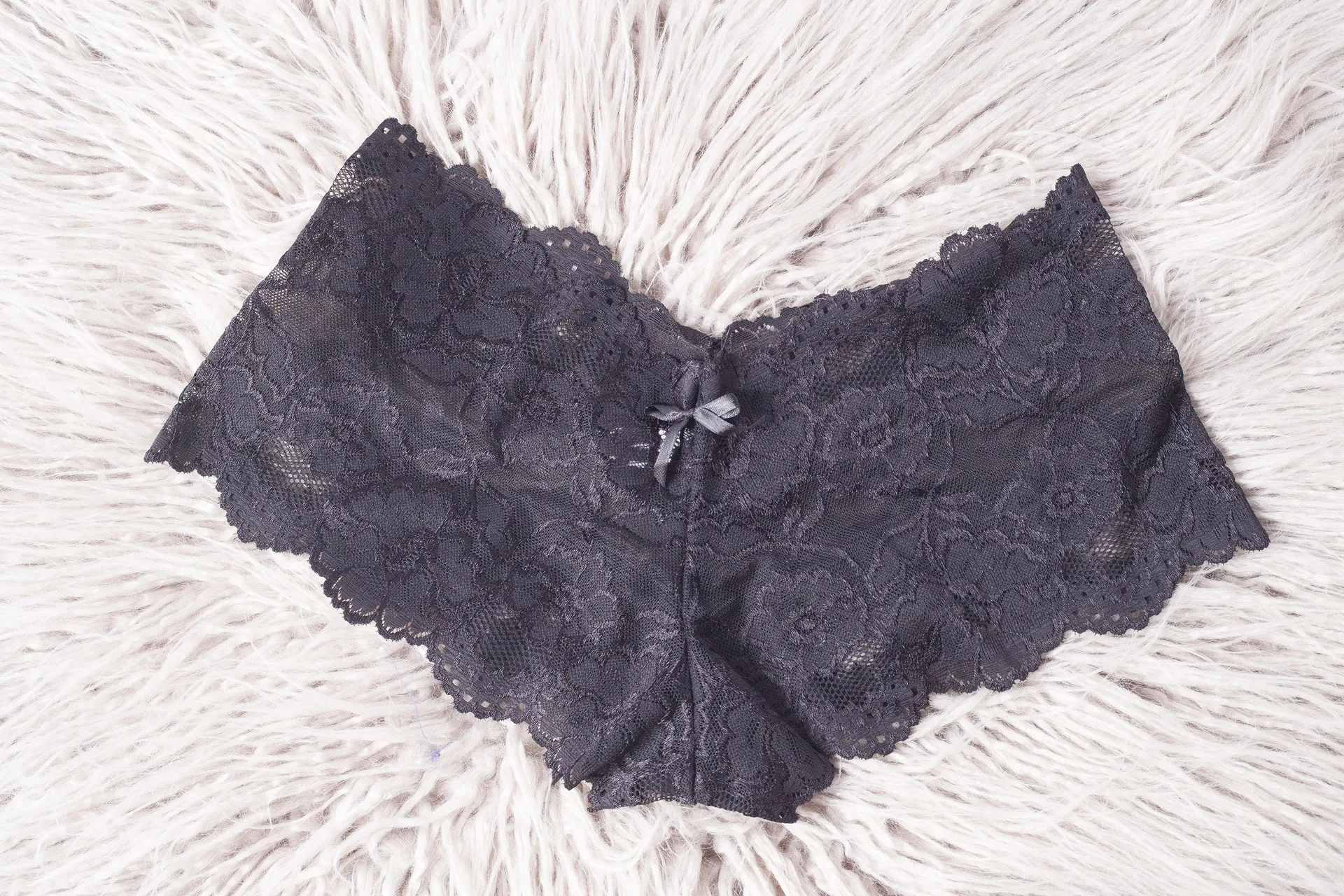 Title 8, Four Yards European and American Style Lace Box...