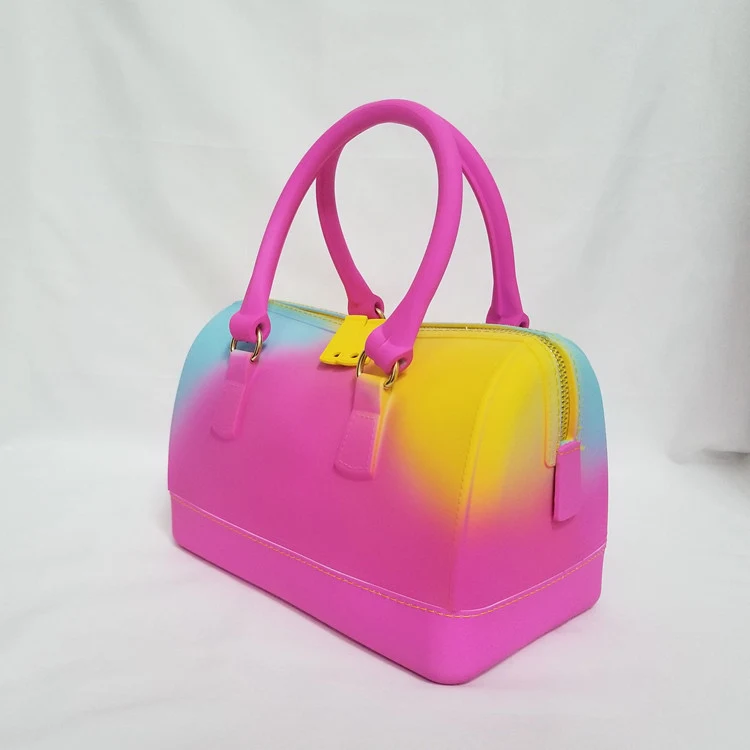 Bolsa colorida com grafite, expresse sua individualidade. Ideal para o dia a dia, resistente e com estampas vibrantes que chamam atenção. — foto 1