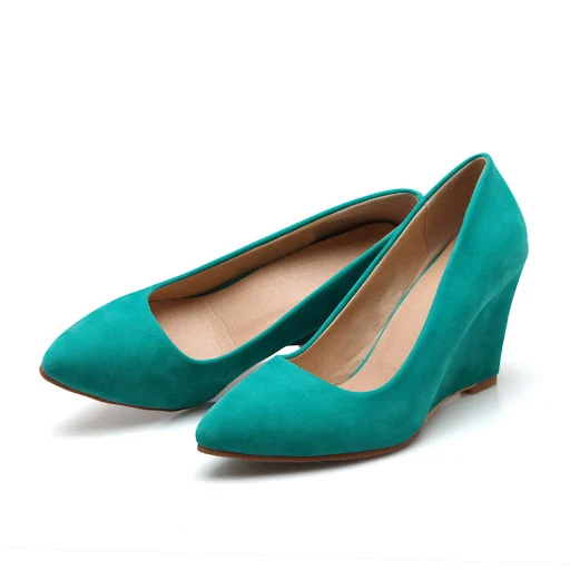 Title 4, Pointed-toe high heels with a shallow mouth and...