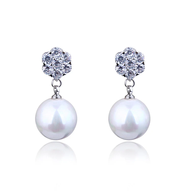 Brincos longos de pérolas redondas. Elegância atemporal para realçar seu visual. Perfeitos para qualquer ocasião, design sofisticado e feminino. — foto 4