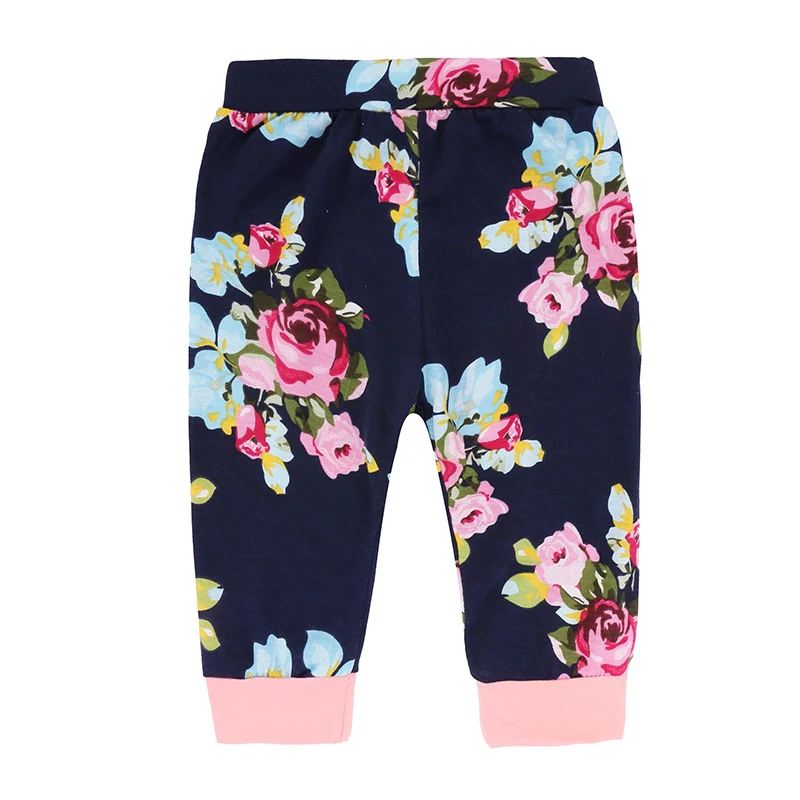 Macacão infantil com capuz e estampa para meninas. Roupa de casa confortável e charmosa, perfeita para brincar e relaxar com estilo. — foto 9