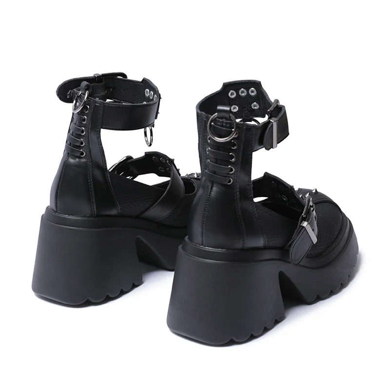 Title 4, Scarpe da donna con fibbia e rivetti, un tocco ...