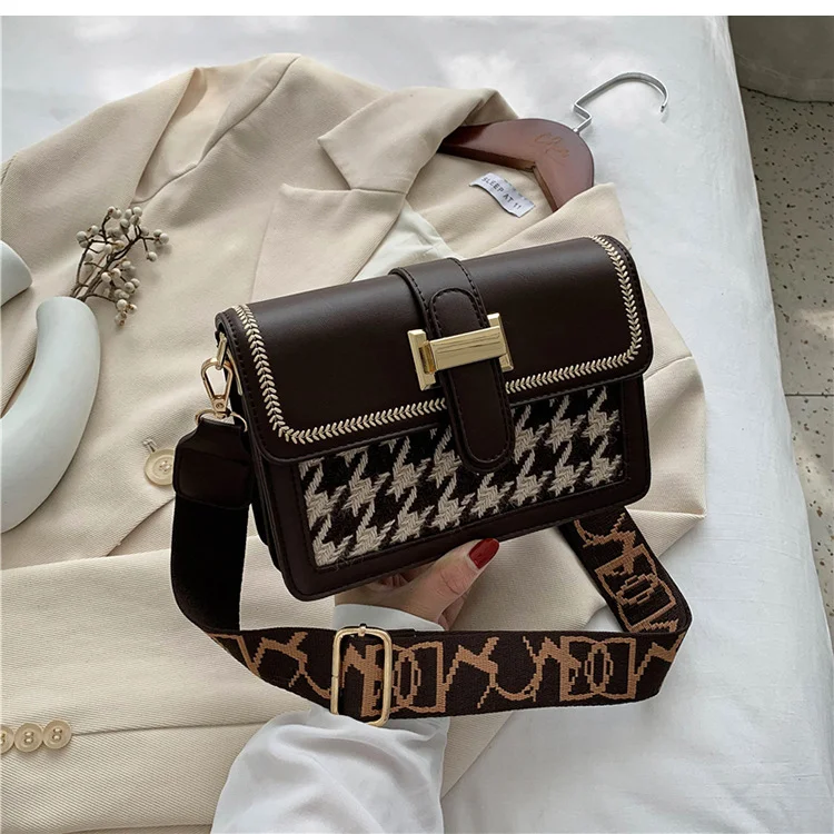Bolsa Inclinada de Um Ombro para Celebridades Web, com Bolso Interno. Versátil e ideal para um visual moderno e organizado. Perfeita para o dia a dia. — foto 2