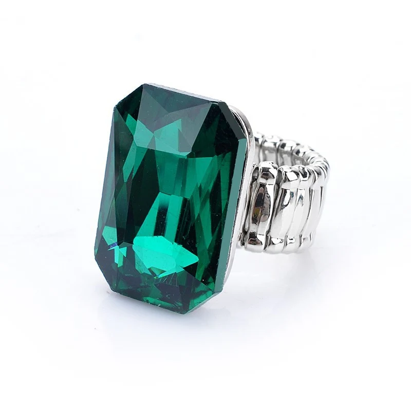 Anel Quadrado de Cristal com Personalidade Fashion. Um acessório simples e estiloso para realçar seu visual, perfeito para uso diário e ocasiões especiais. — foto 1