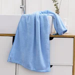 Toalha macia de veludo coral para suavidade incomparável. Super absorvente, delicada para a pele, perfeita para uso diário e pele sensível. — foto 3