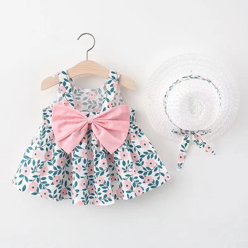 Vestido suspensório com laço estampado para bebê menina verão. Leve e charmoso, ideal para os dias quentes, garantindo conforto e estilo. — foto 2