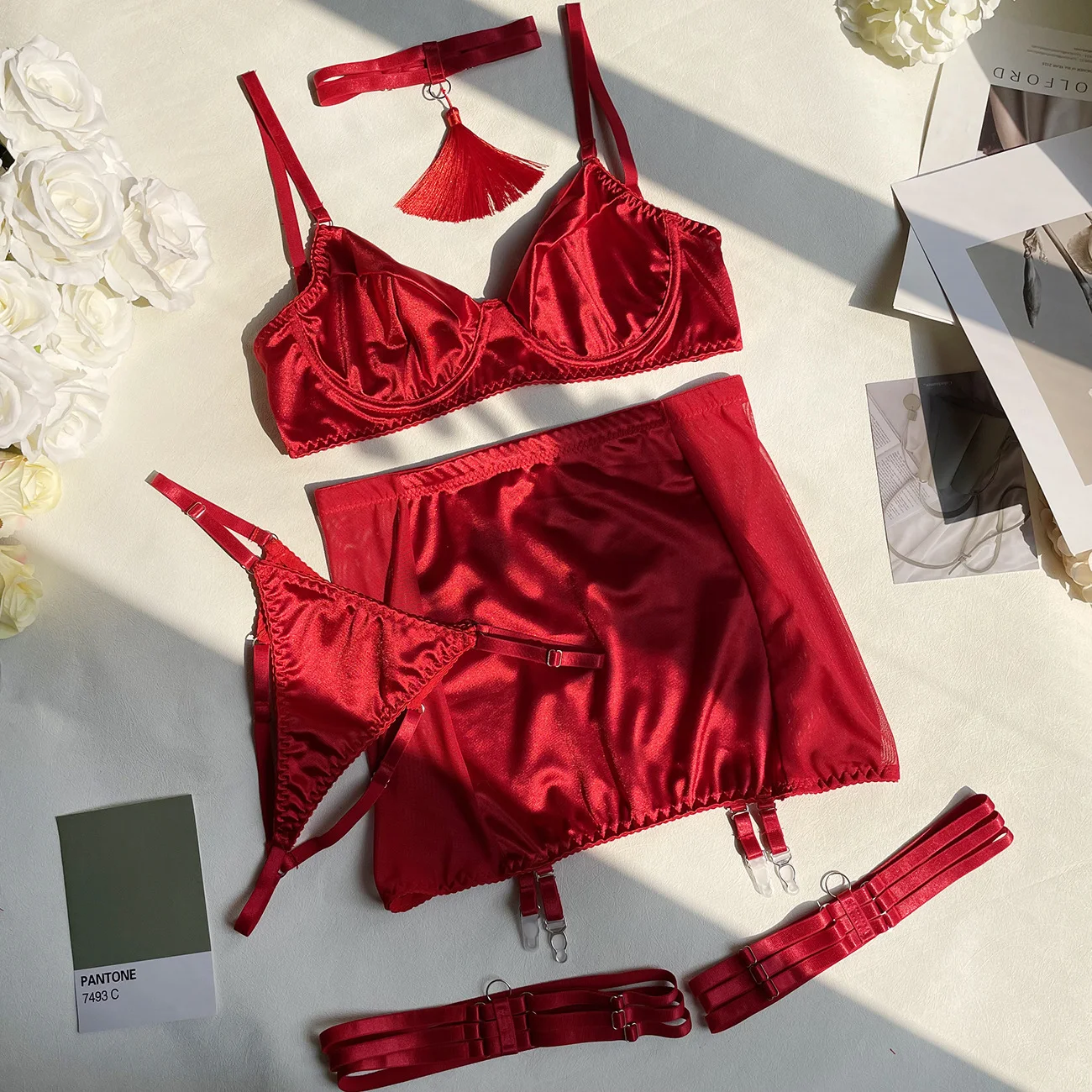 Nuova lingerie da donna in raso con nappe sui fianchi, per esaltare la silhouette e sentirti sensuale e comoda — foto 1