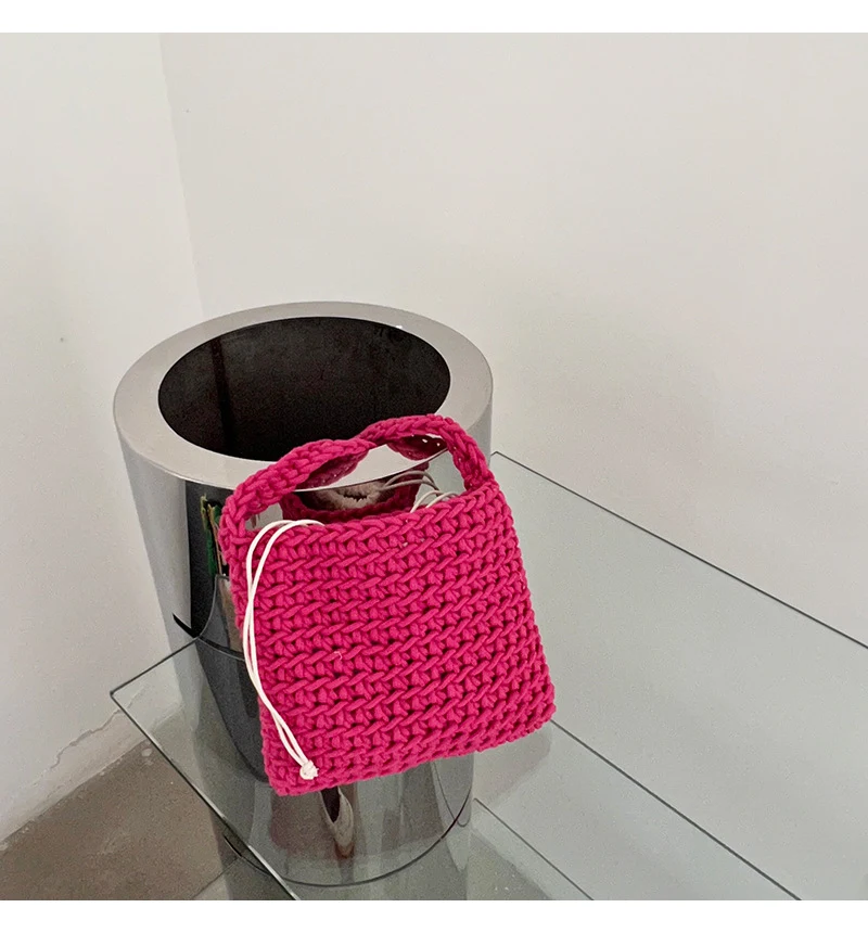 Handgeweven schoudertas voor vakantie en strand. Lichtgewicht, ruim en perfect om je essentials met stijl en comfort mee te nemen. — foto 15