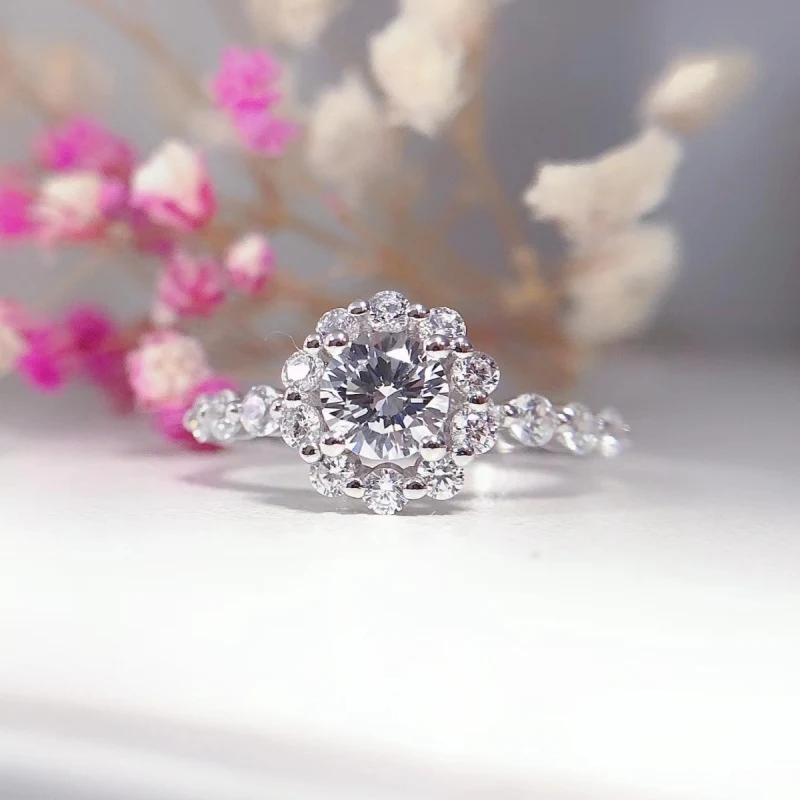 Anel feminino de moissanita em ouro 18K. Brilho deslumbrante e design elegante. A joia perfeita para mulheres. Um presente ideal para ocasiões especiais. — foto 8