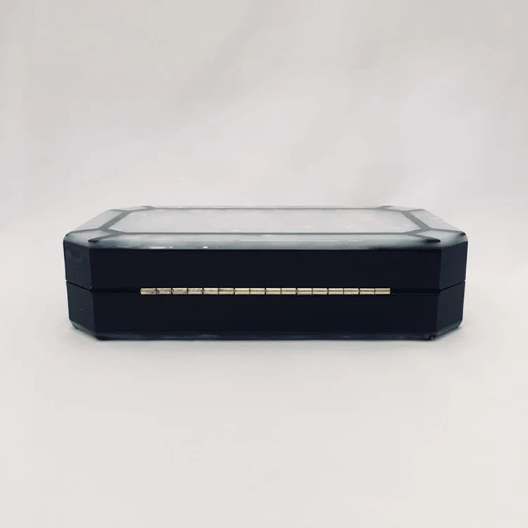 Female Polygonal Pearlescent Acrylic Splicing Dinner Bag, a stylish clutch perfect for evening events, weddings, and ele — photo 2