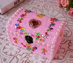 Caixa de joias infantil DIY de barro com flocos de neve feitos à mão. Produção artesanal divertida para crianças criarem e personalizarem. — foto 6