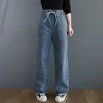Loszittende en veelzijdige jeans met hoge taille voor dames in grote maten. Rechte pijpen, comfortabel en stijlvol voor elke dag. — foto 3