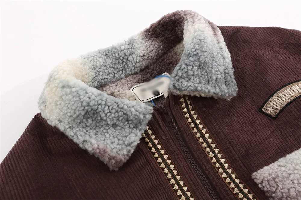 Casaco de lã de cordeiro masculino, moda e conforto. Agasalho estiloso para homens, perfeito para o inverno, aquecendo com elegância e bom gosto. — foto 12