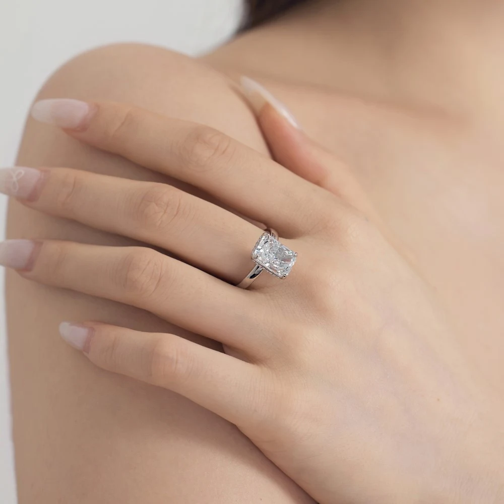 Anel de prata S925 com zircônia branca retangular Ice Flower, corte 8A, cravação redonda, para um brilho intenso e elegante. — foto 1