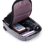 Mochila diagonal USB impermeável multicamadas. Mantenha seus eletrônicos seguros e organize tudo com esta bolsa perfeita para viagens e uso diário. — foto 8