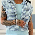 Colete de terno masculino com decote em V e um botão Peça versátil para diversas ocasiões Ajuste impecável e visual elegante Ideal para um look sofisticado e moderno — foto 5