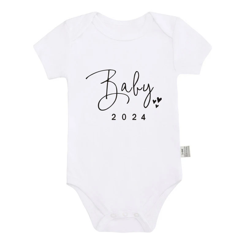 Zwangerschapsaankondiging 2024 Baby Romper van puur katoen. Zacht, comfortabel en ideaal voor pasgeborenen. Een schattig cadeau. — foto 7