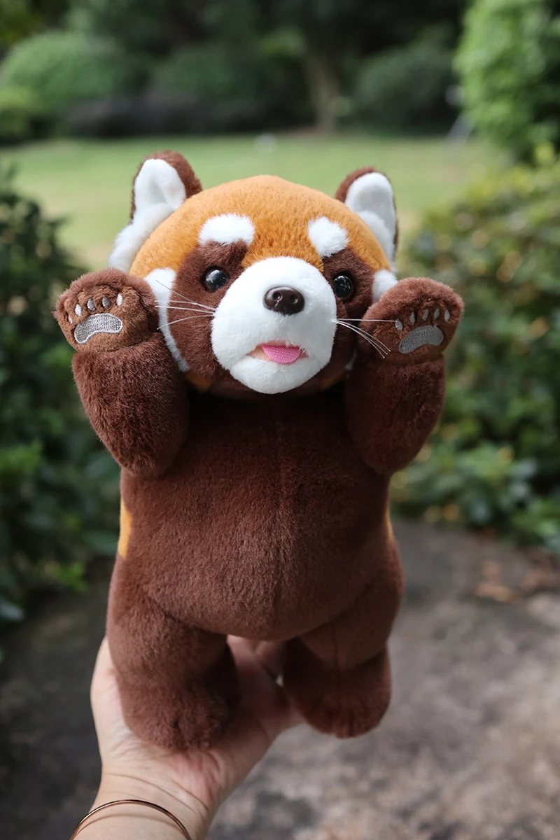 Pelúcia de panda-vermelho assustado estilo estação. Macio, fofo e perfeito para abraçar, decorar e presentear. Um companheiro adorável! — foto 4