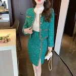 Completo con gonna a tubino irregolare e cappotto in tweed verde. Un look sofisticato per ogni occasione, perfetto per l'eleganza. — foto 2