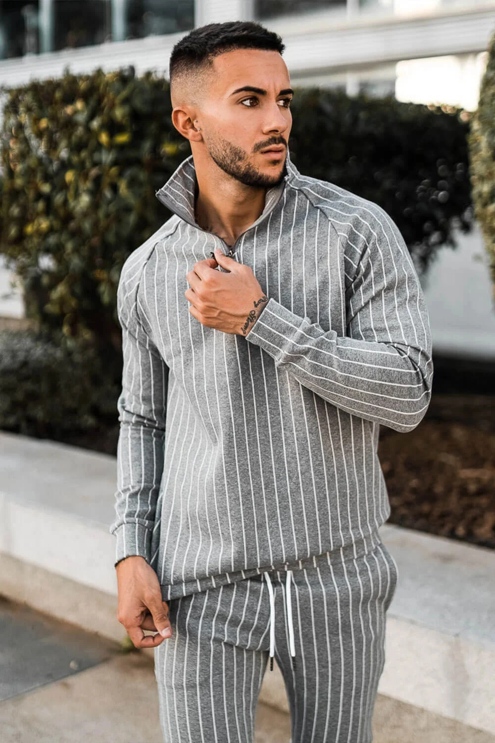Striped Leisure Sports Running Two-Piece Suit for training and casual wear, providing comfort and style, perfect for bot — photo 5