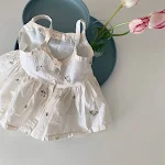 Meisjesmode eenvoudige sling bloemenonderhemd, luchtig en zomers. Ideaal voor warme dagen, perfect te combineren met rokjes en broeken. — foto 3