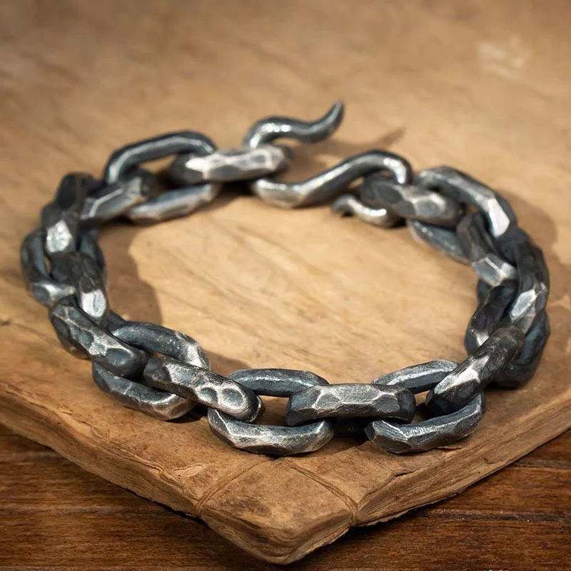 Pulseira grossa de corrente curb para homens com personalidade forte, moda masculina. Design robusto para um visual dominante e cheio de estilo. — foto 1