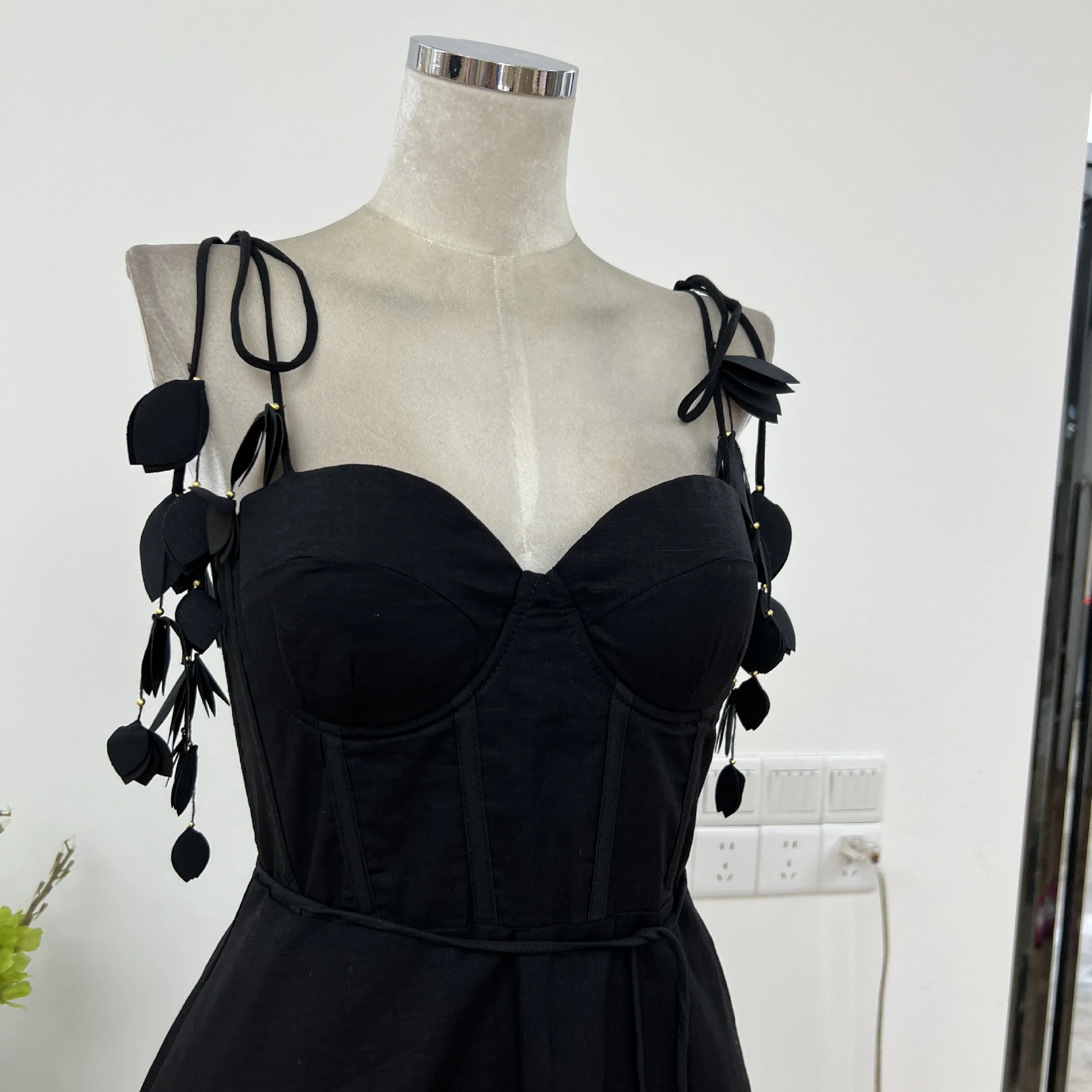 Title 12, Flower Lace-up Shoulder Strap Chest Pad Vacatio...
