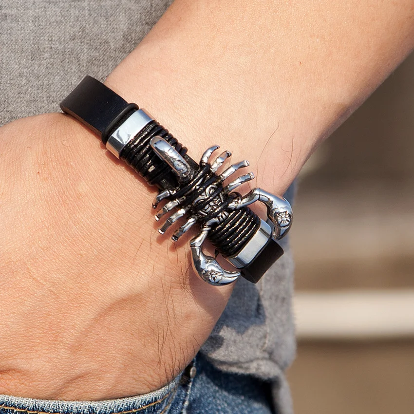 Pulseira de couro artesanal masculina, versátil e elegante. Perfeita para qualquer ocasião, um acessório que complementa seu estilo. — foto 6