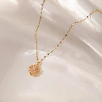 Colar com pingente de flor de zircônia rosa e vermelha, design luxuoso e novo. Ideal para realçar o seu temperamento e elegância. — foto 2
