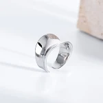 Anel feminino irregular côncavo em prata de lei S925. Design moderno e sofisticado, perfeito para diversas ocasiões. — foto 8