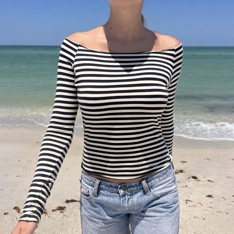 Women's Slim Fit Long-sleeved T-shirt, slimming and form-fitting, ideal as a base layer or for a sleek and stylish look. — photo 3