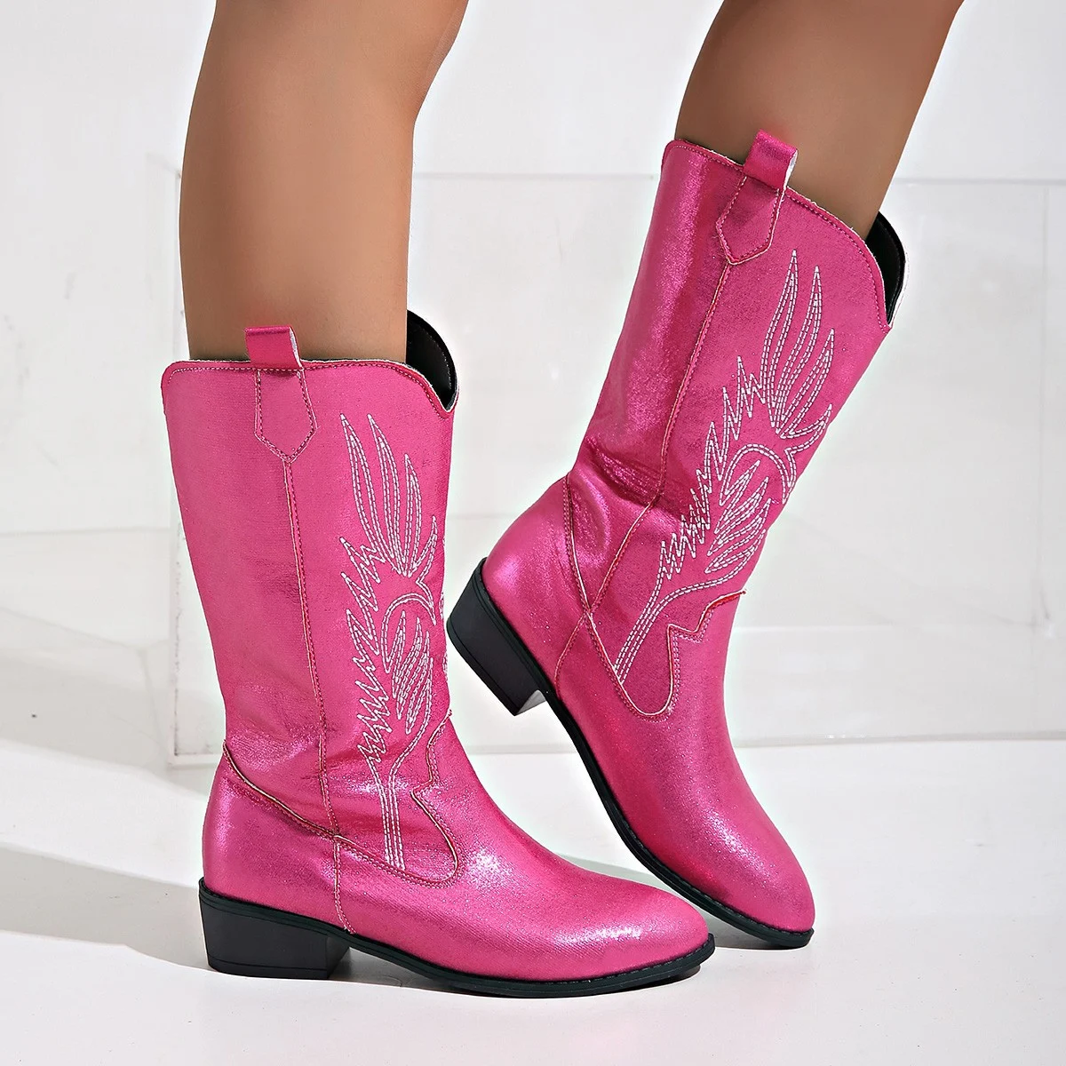 Botas femininas Retro de cano médio, bico fino e salto grosso, estilo cavaleiro, perfeitas para um visual vintage e confortável. — foto 5