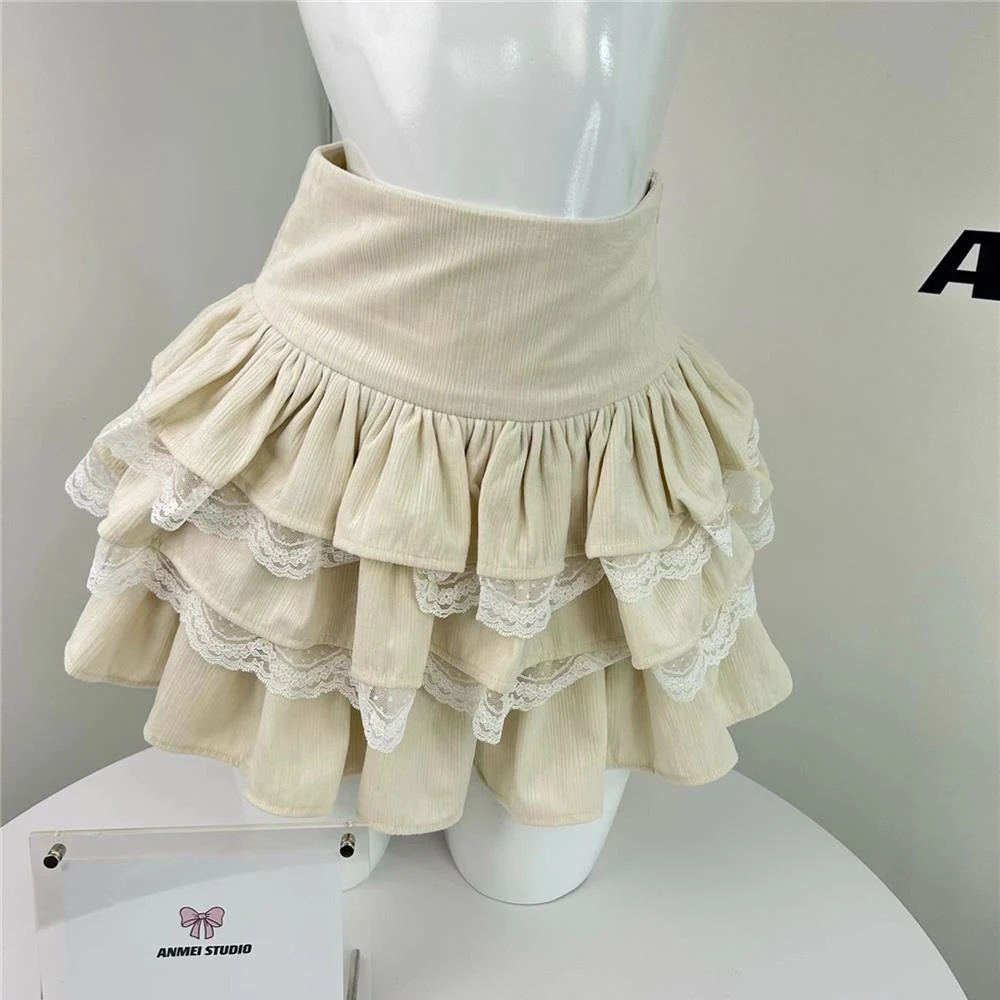 Witte kanten dames rok in cake-stijl met hoge taille. Perfect voor een elegante en vrouwelijke look, ideaal voor speciale gelegenheden. — foto 4