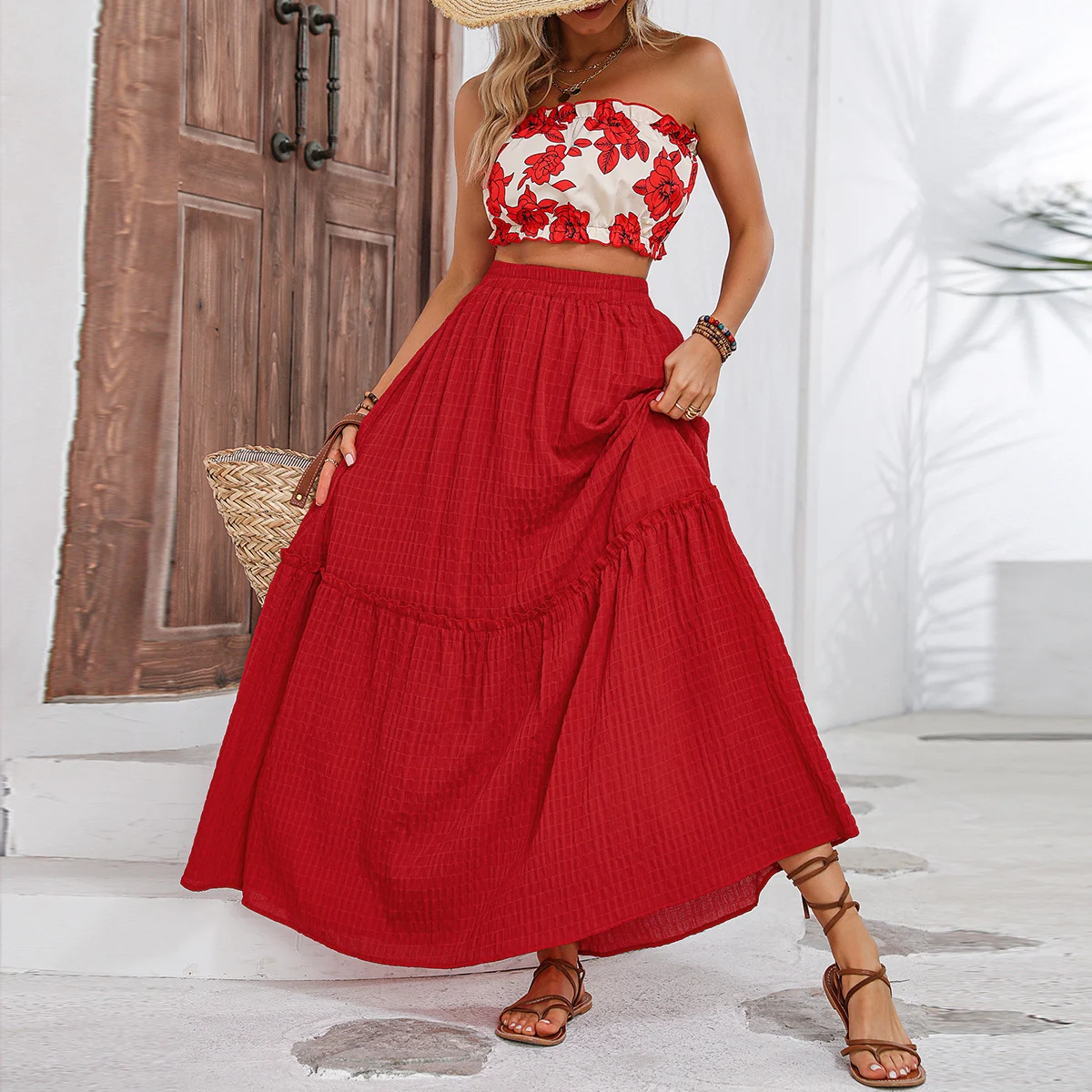 Conjunto feminino com top tubo estampado moderno e vestido evasê grande. Roupa elegante para meninas, ideal para eventos sofisticados. — foto 12