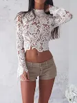 Čipkasti seksi kratki top dugih rukava za zavodljiv izgled. Idealno za večernje izlaske, kombinuje eleganciju i senzualnost. — foto 2