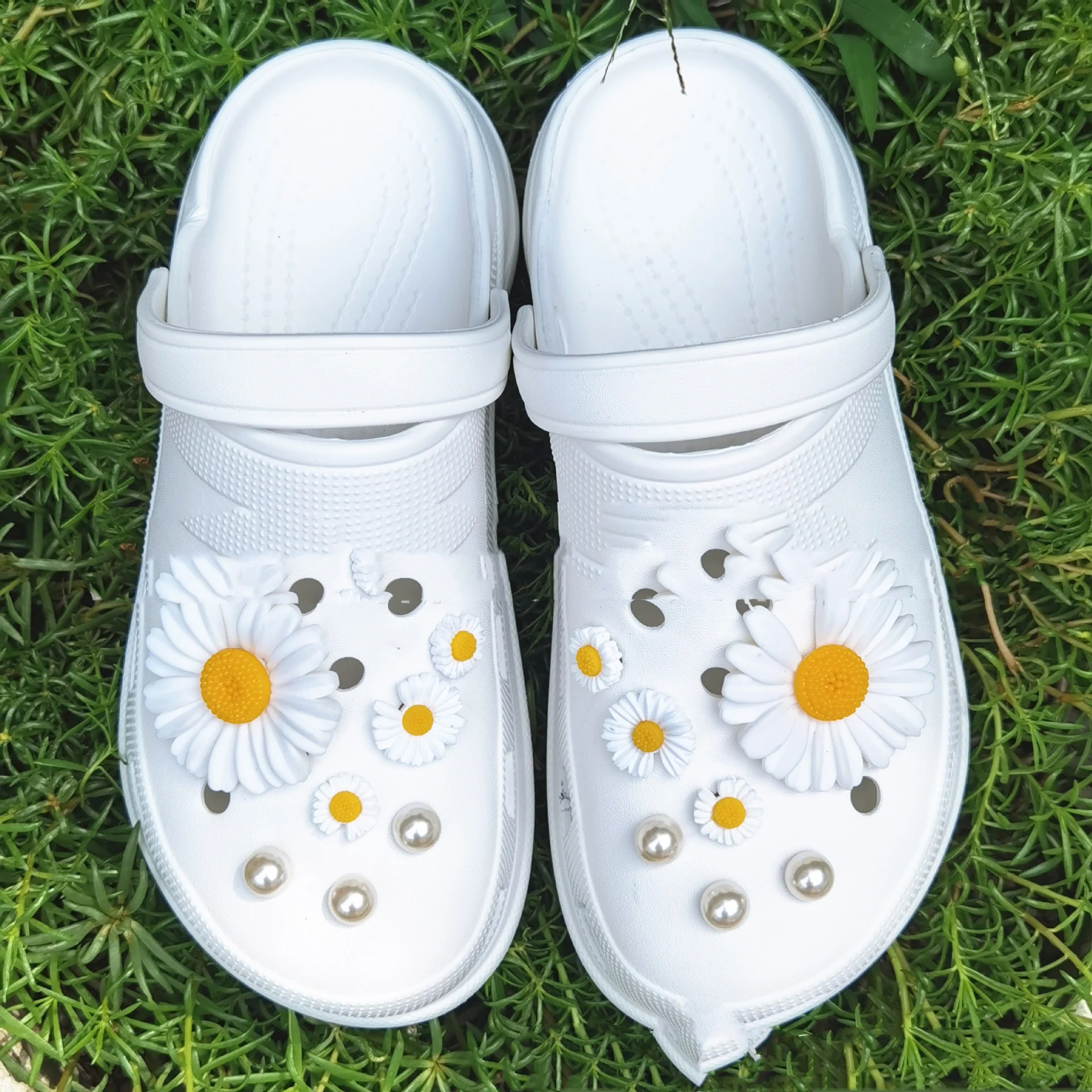 Sapatos de furo Sandálias Baotou Femininas Plataforma com Salto Anabela, conforto e estilo elevados para o verão. Perfeitas para um look moderno e fresco. — foto 5