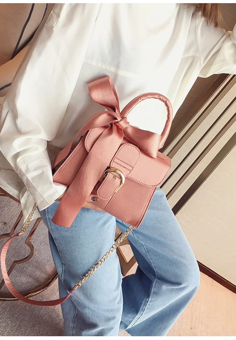 Schuine handtas met strik. Stijlvolle crossbodytas voor dames. Comfortabel en elegant, ideaal voor dagelijks gebruik en speciale gelegenheden. — foto 15