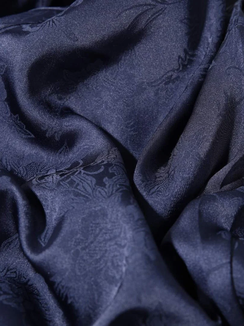 Cappotto in tessuto misto lana blu scuro. Caldo, elegante e versatile. Perfetto per l'inverno, un capo essenziale per il tuo guardaroba. — foto 7