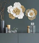 Smeedijzeren bloemenhanger ter decoratie, verfraait interieurs en tuinen met rustieke charme en tijdloze schoonheid. — foto 3