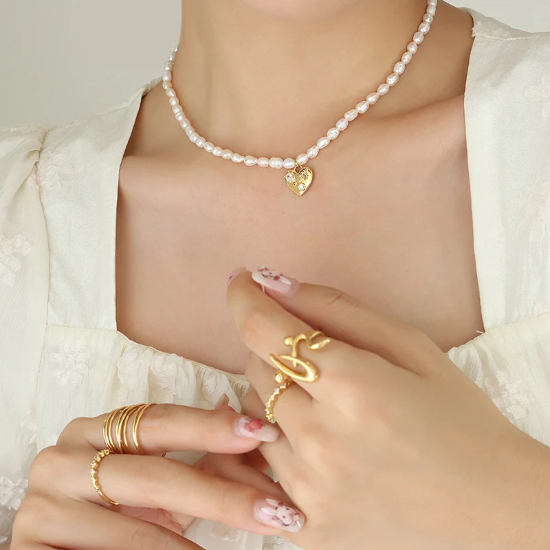 Colar de pérola de água doce francesa, coração de pêssego, zircônia, um acessório elegante e charmoso para realçar a sua beleza natural. — foto 11