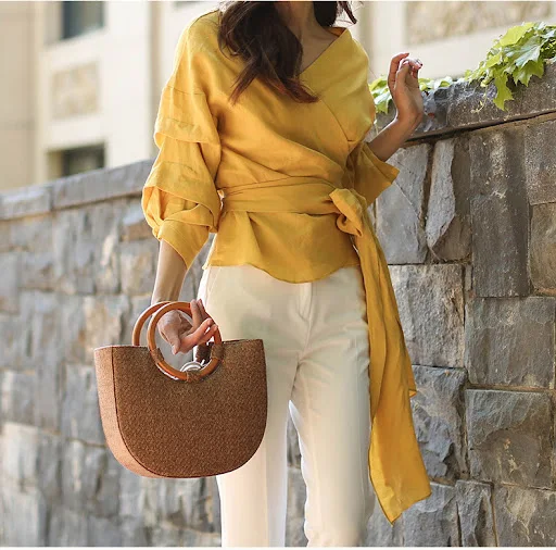 Title 10, Bubble lantern sleeve bottoming shirt. A stylis...